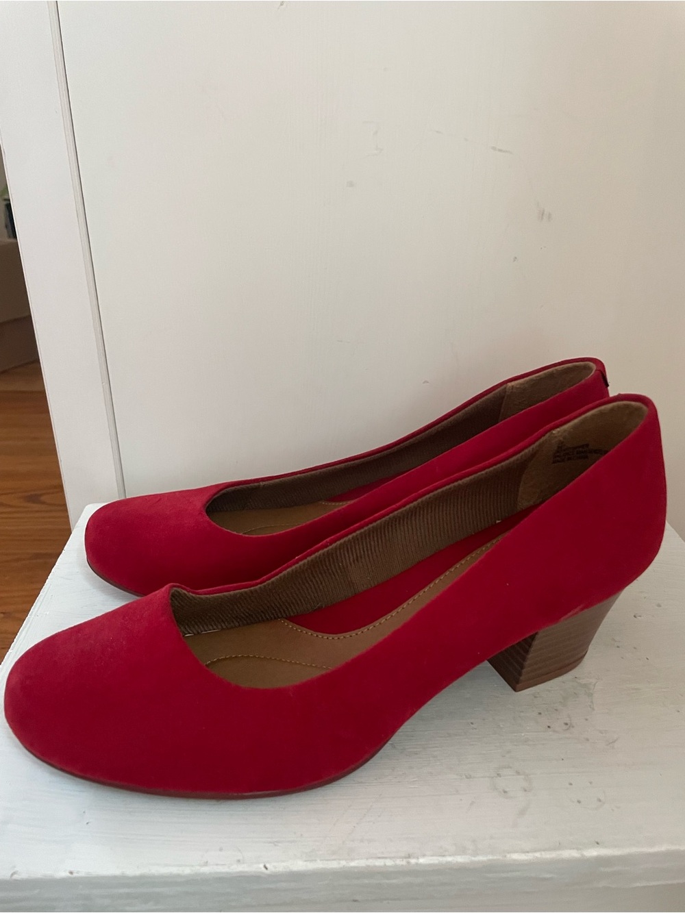 Red Pumps Cloudwalkers by Avenue Size 9W